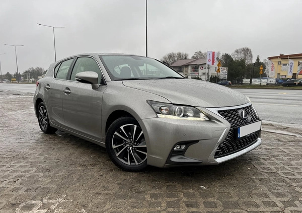 Lexus CT cena 77900 przebieg: 130000, rok produkcji 2018 z Bełchatów małe 191